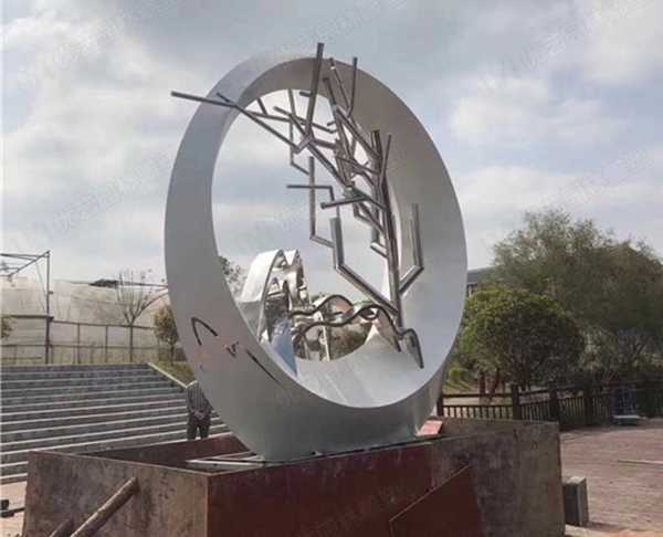 不銹鋼雕塑廠家分析不銹鋼雕塑生銹了怎么辦？